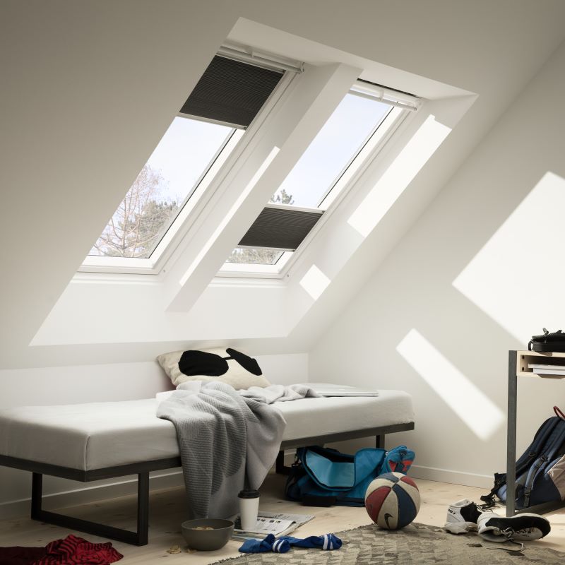 VELUX Centre Pivot Roof Window - White Polyurethane - GGU CK04 0070 (55x98cm)