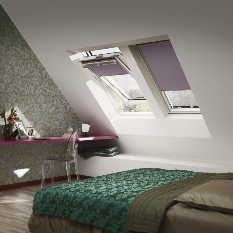 VELUX Centre Pivot Roof Window - White Painted Pine - GGL CK06 2070 (55x118cm)