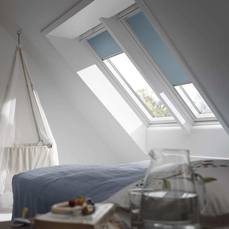 VELUX Centre Pivot Roof Window - White Polyurethane - GGU CK04 0070 (55x98cm)