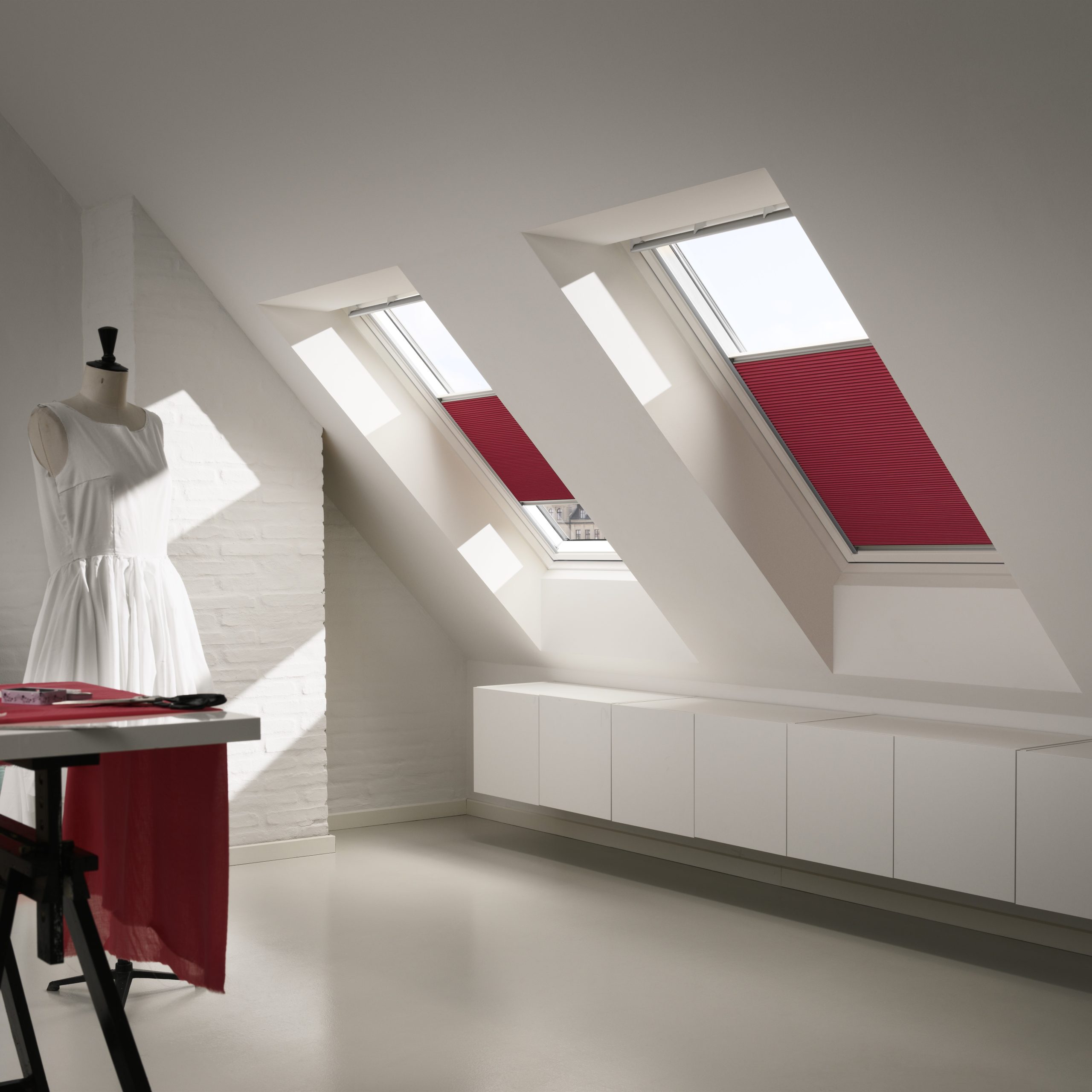 VELUX Centre Pivot Roof Window - White Painted Pine - GGL CK06 2070 (55x118cm)