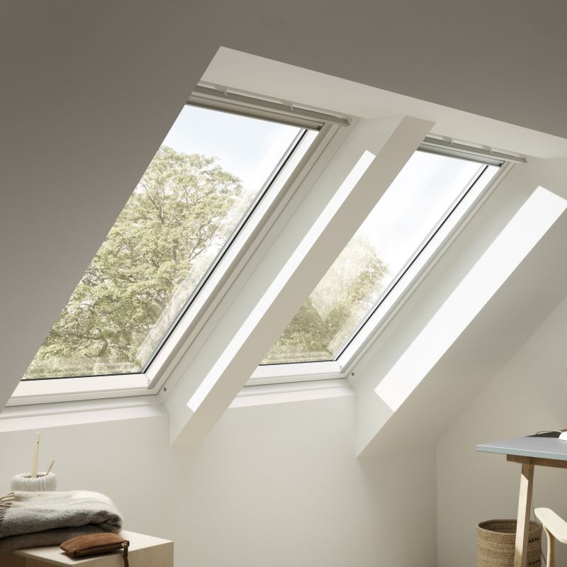 VELUX Centre Pivot Roof Window - White Polyurethane - GGU CK04 0070 (55x98cm)